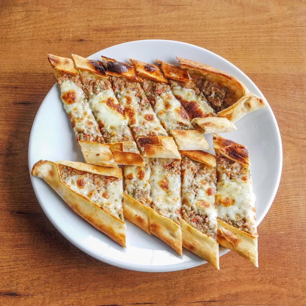 kuşbaşı kaşarlı pide